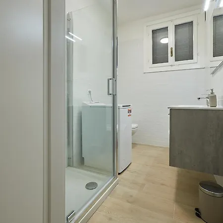 Flat Number 7 アパート *