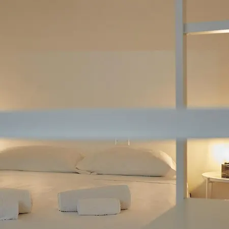 Flat Number 7 アパート